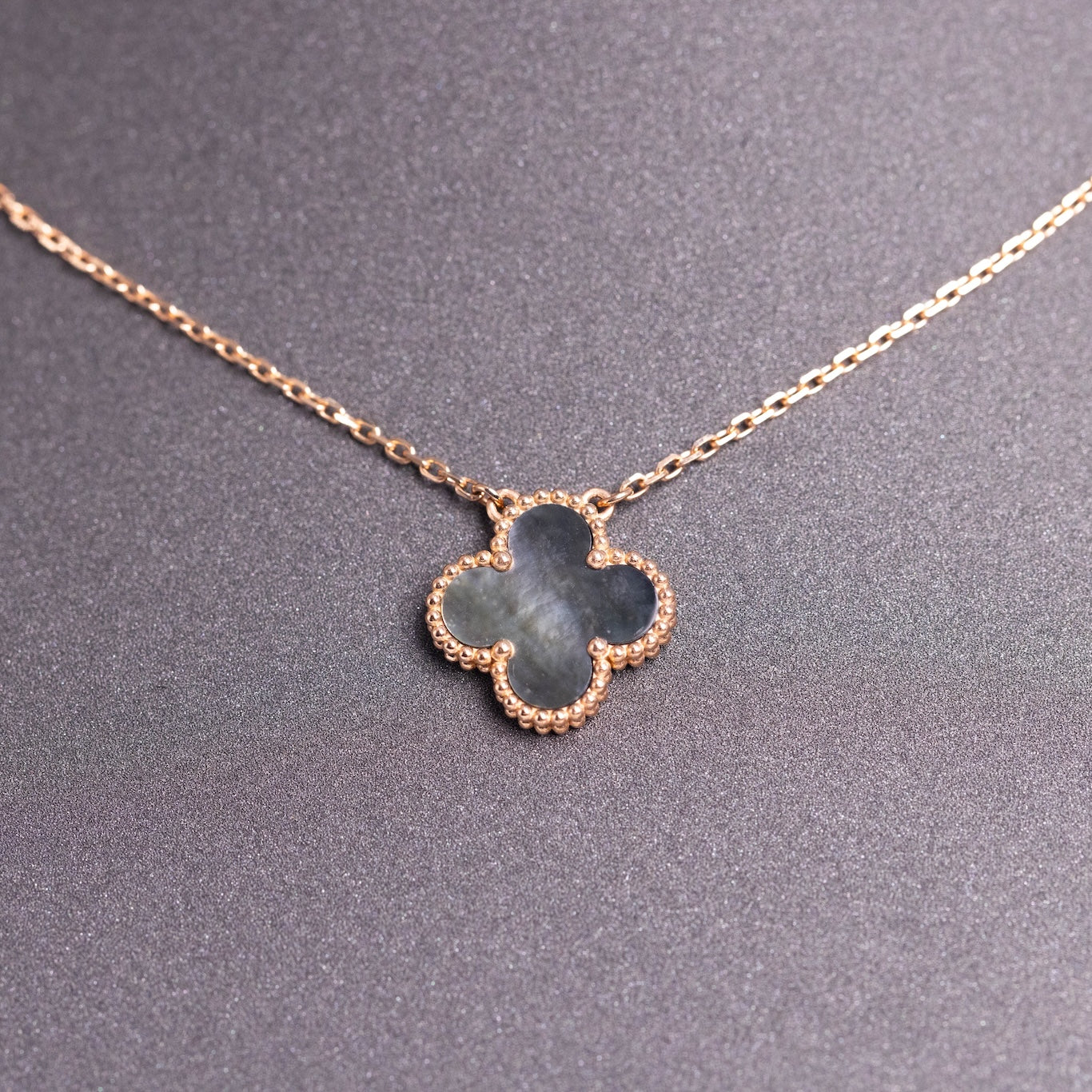 Van Cleef & Arpels Vintage Alhambra Pendant Mother-Of-Pearl 18K Rose Gold