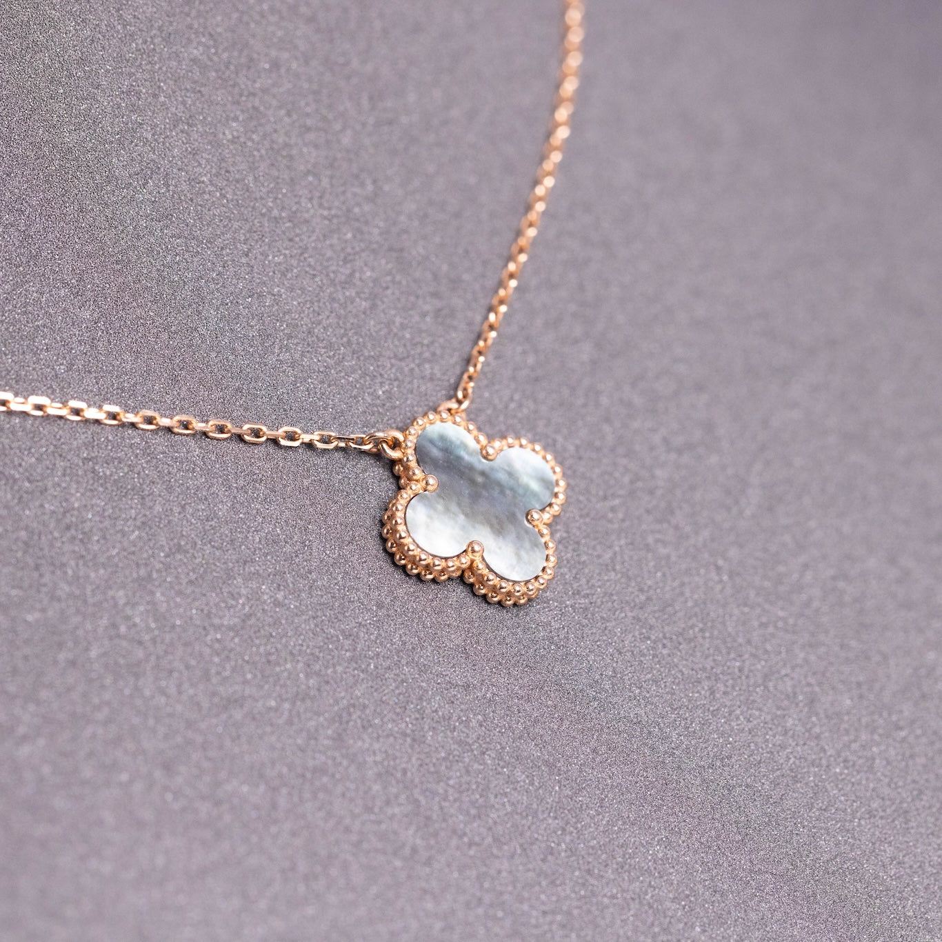 Van Cleef & Arpels Vintage Alhambra Pendant Mother-Of-Pearl 18K Rose Gold