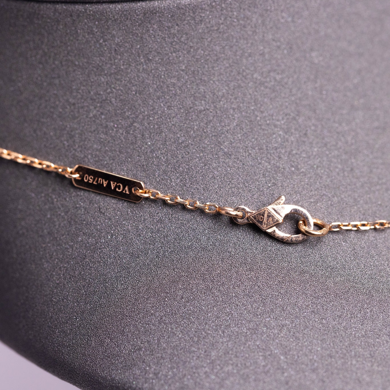 Van Cleef & Arpels Vintage Alhambra Pendant Mother-Of-Pearl 18K Rose Gold