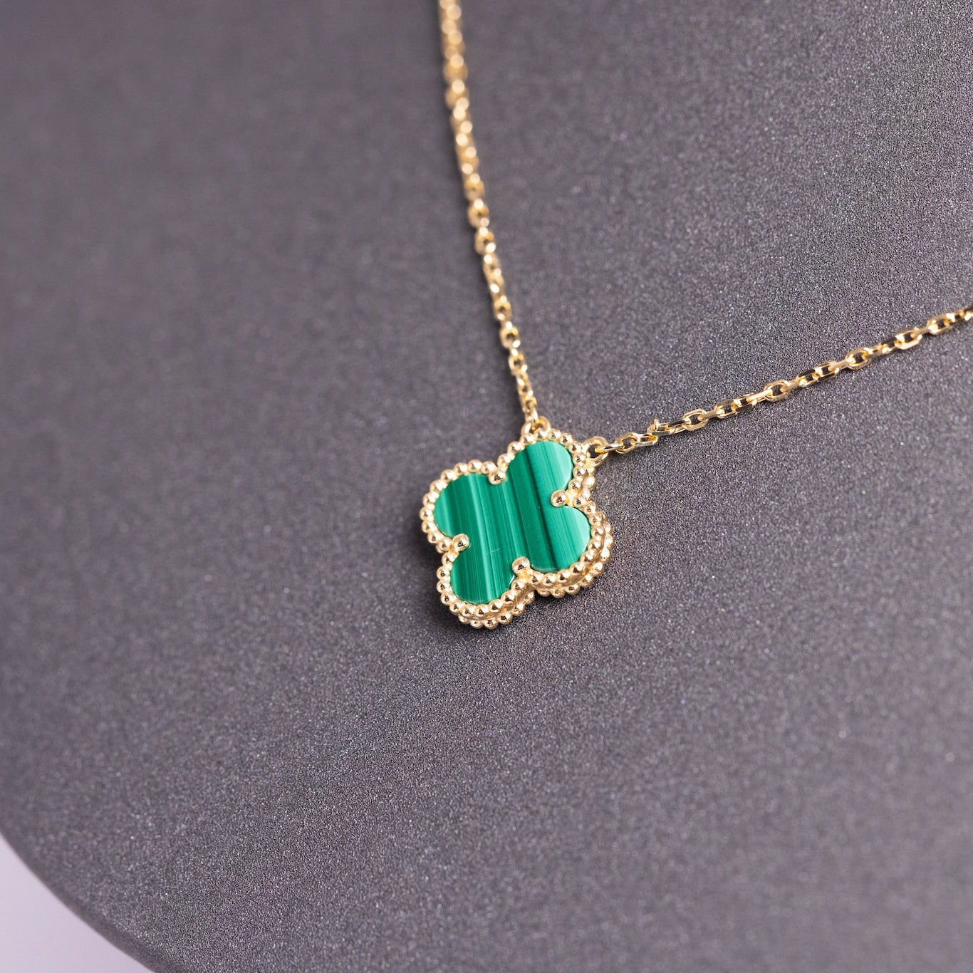 Van Cleef & Arpels Vintage Alhambra Pendant Malachite 18K Yellow Gold