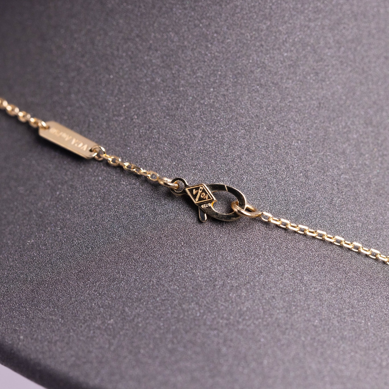 Van Cleef & Arpels Vintage Alhambra Pendant Tiger Eye 18K Yellow Gold