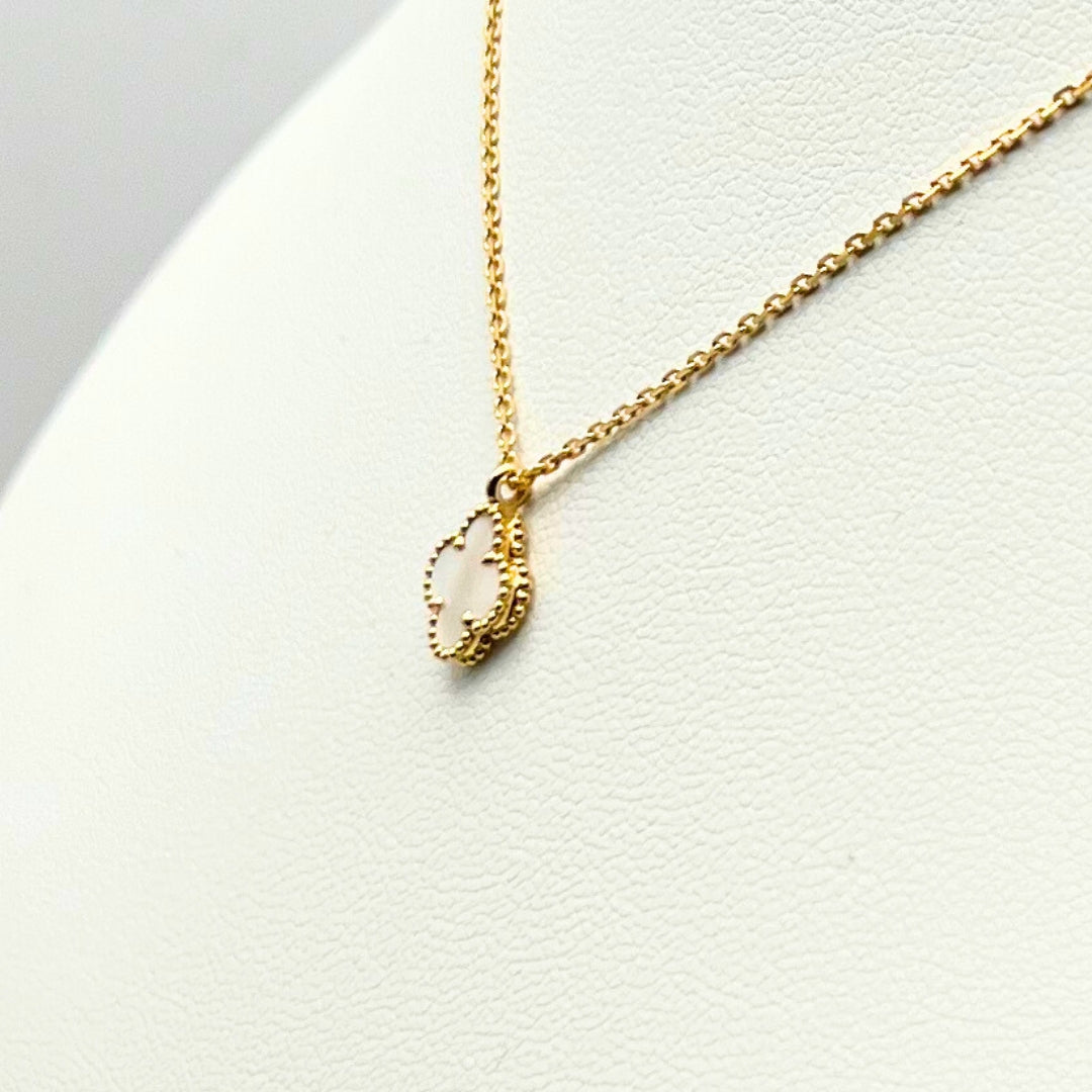 Van Cleef & Arpels Sweet Alhambra Pendant Mother-Of-Pearl 18K Yellow Gold