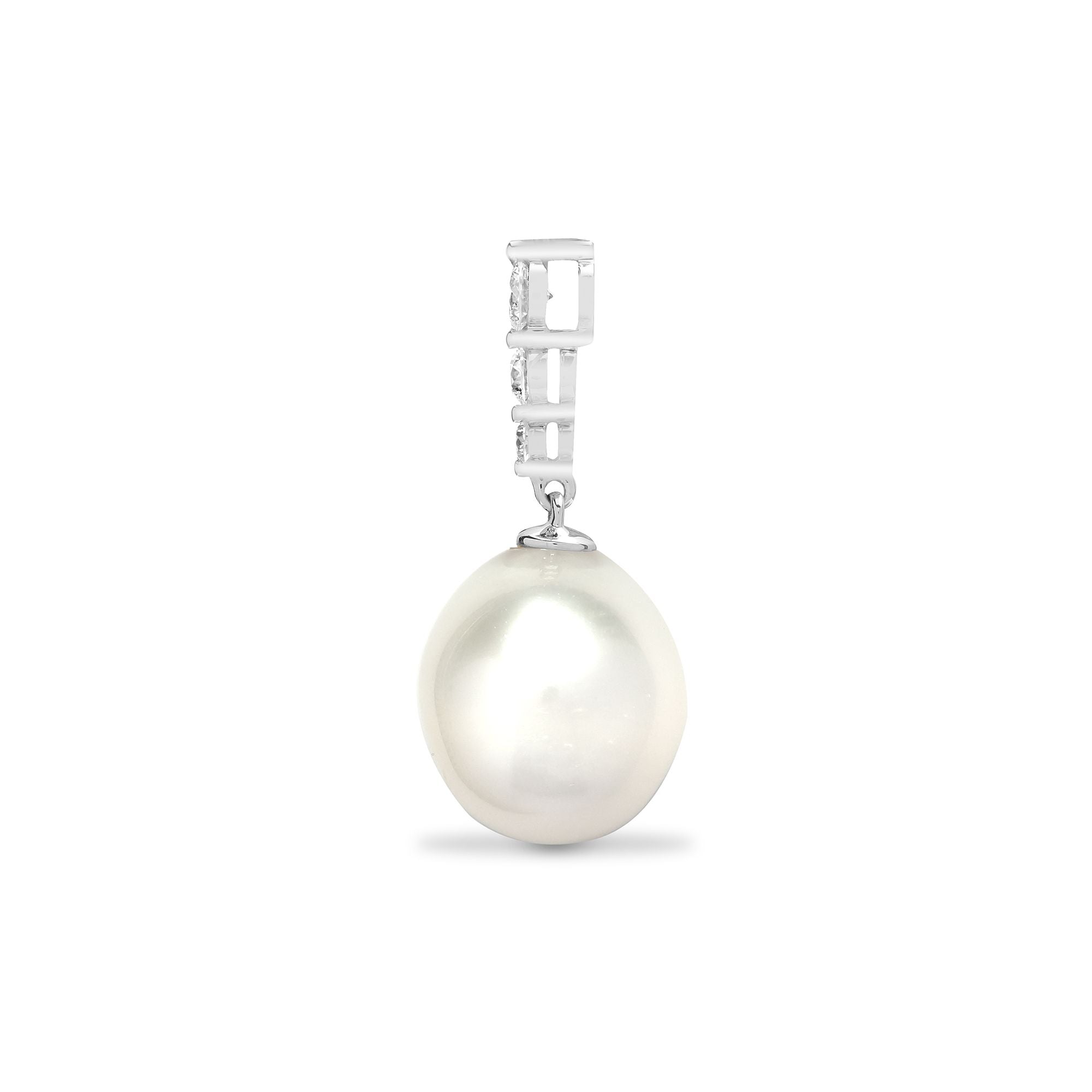 18P223 | 18ct White Gold Natural Diamond And Pearl Pendant