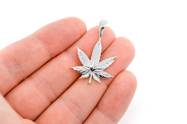 Erkals Jewellers Cannabis Leaf Pendant 18K Gold