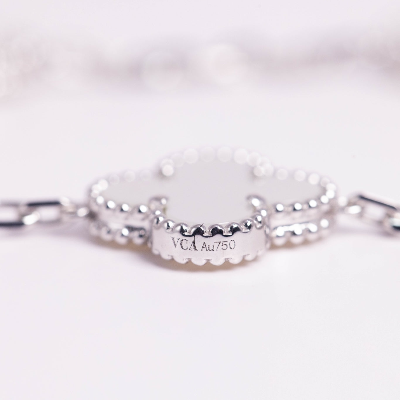 Van Cleef &amp; Arpels Pulsera Vintage Alhambra 5 Motivos Nácar Blanco Oro blanco de 18 quilates 