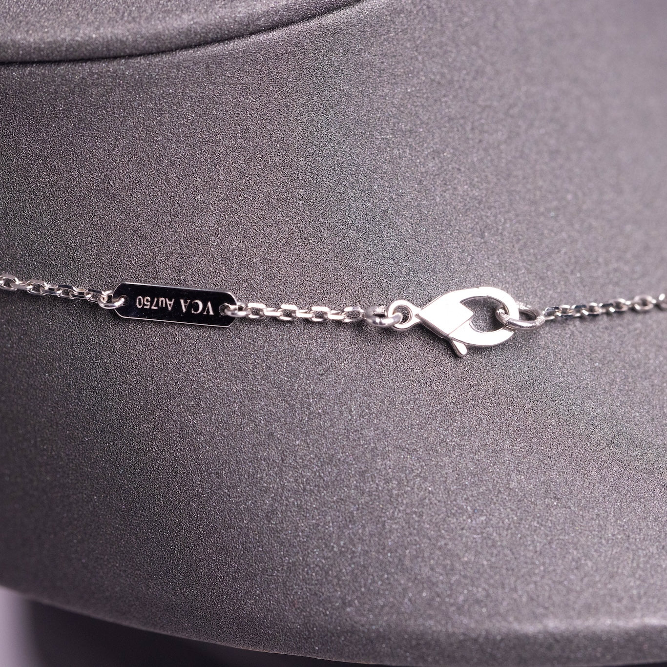 Van Cleef & Arpels Vintage Alhambra Pendant Chalcedony 18K White Gold