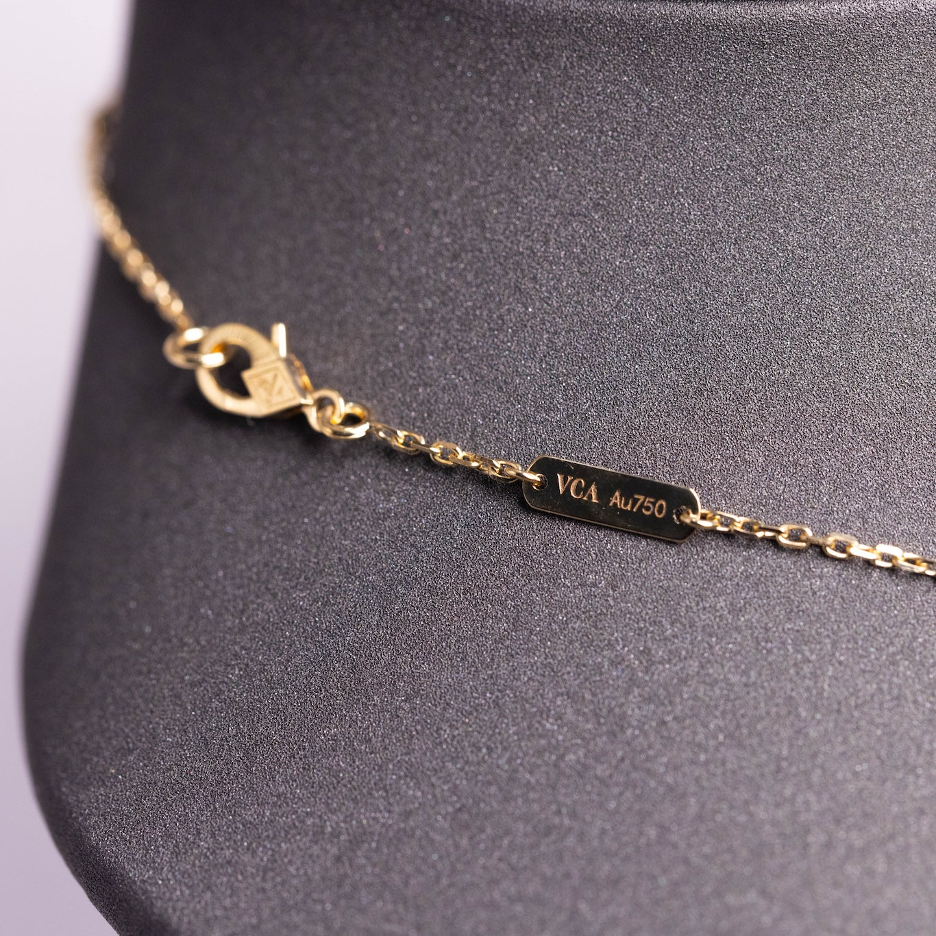 Van Cleef & Arpels Vintage Alhambra Pendant Malachite 18K Yellow Gold