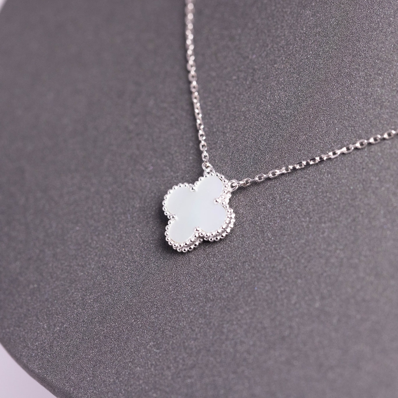 Van Cleef & Arpels Vintage Alhambra Pendant Mother-Of-Pearl 18K White Gold