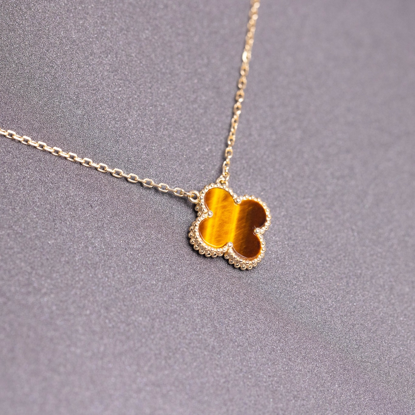 Van Cleef & Arpels Vintage Alhambra Pendant Tiger Eye 18K Yellow Gold