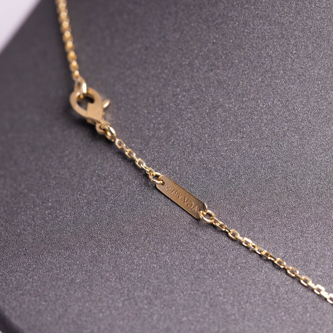 Van Cleef & Arpels Vintage Alhambra Pendant Mother-Of-Pearl 18K Yellow Gold