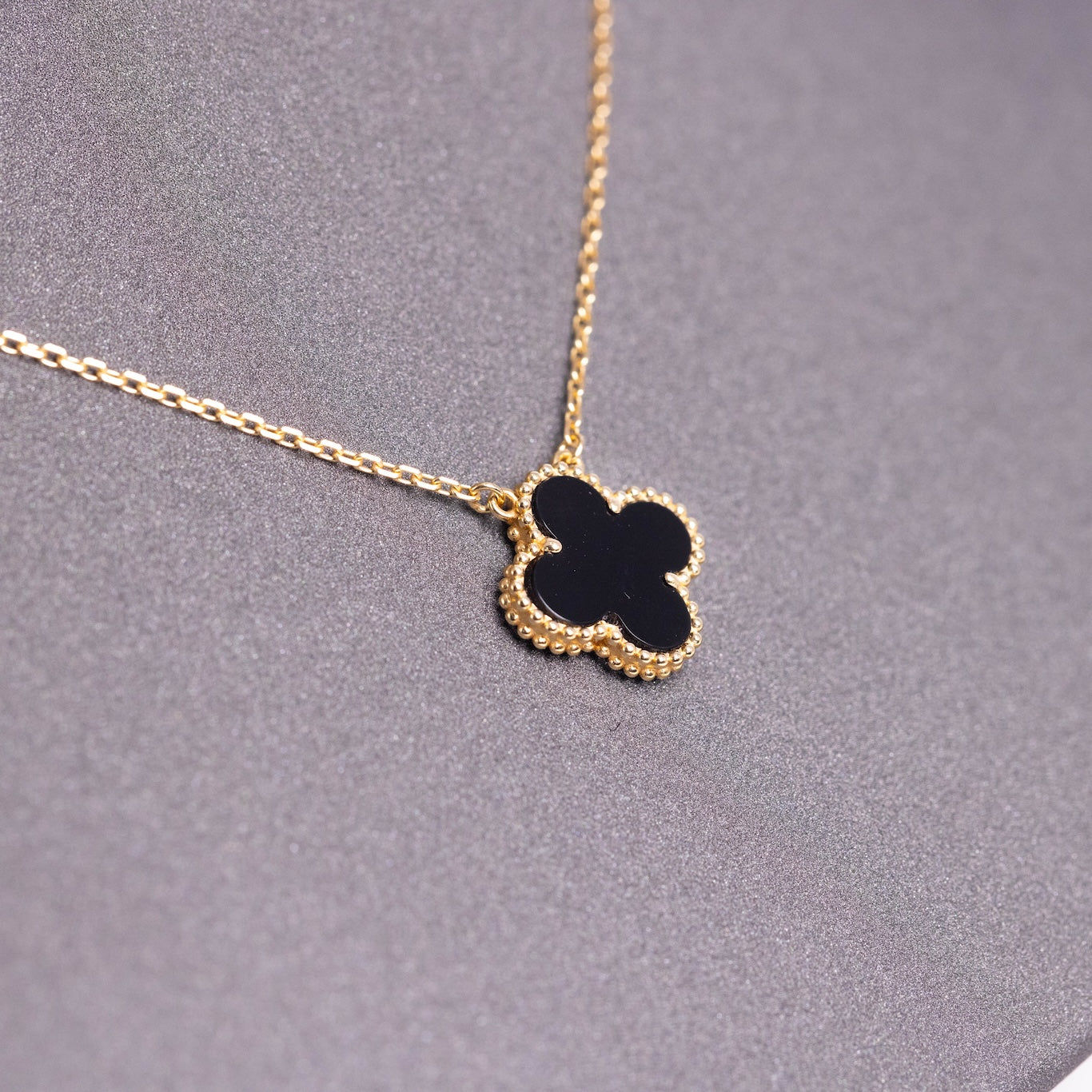 Van Cleef &amp; Arpels Vintage Alhambra Colgante Ónix Oro amarillo de 18 quilates 