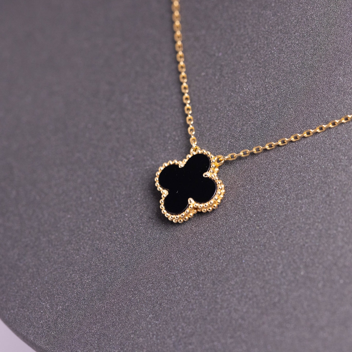 Van Cleef &amp; Arpels Vintage Alhambra Colgante Ónix Oro amarillo de 18 quilates 