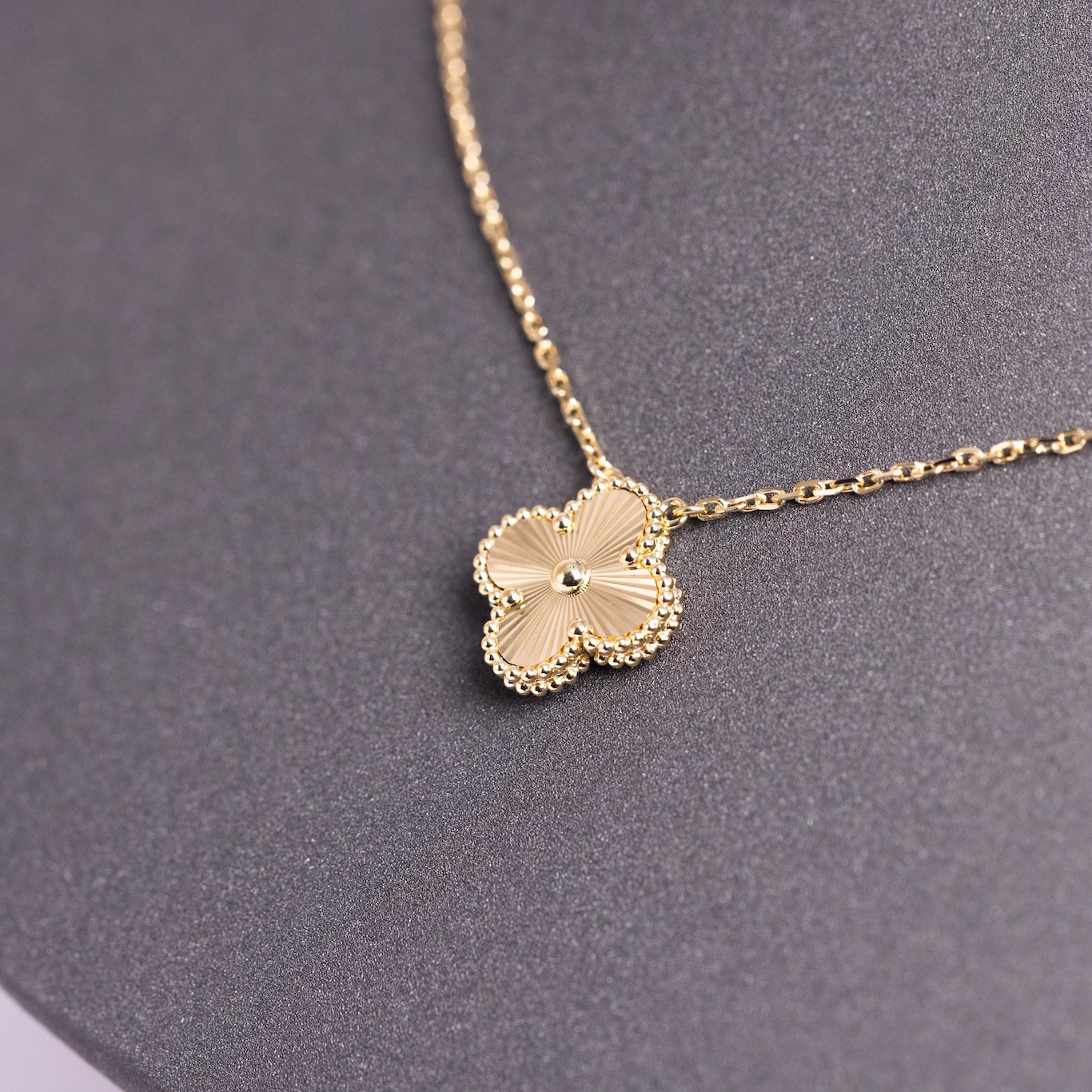 Van Cleef & Arpels Vintage Alhambra Pendant 18K Yellow Gold
