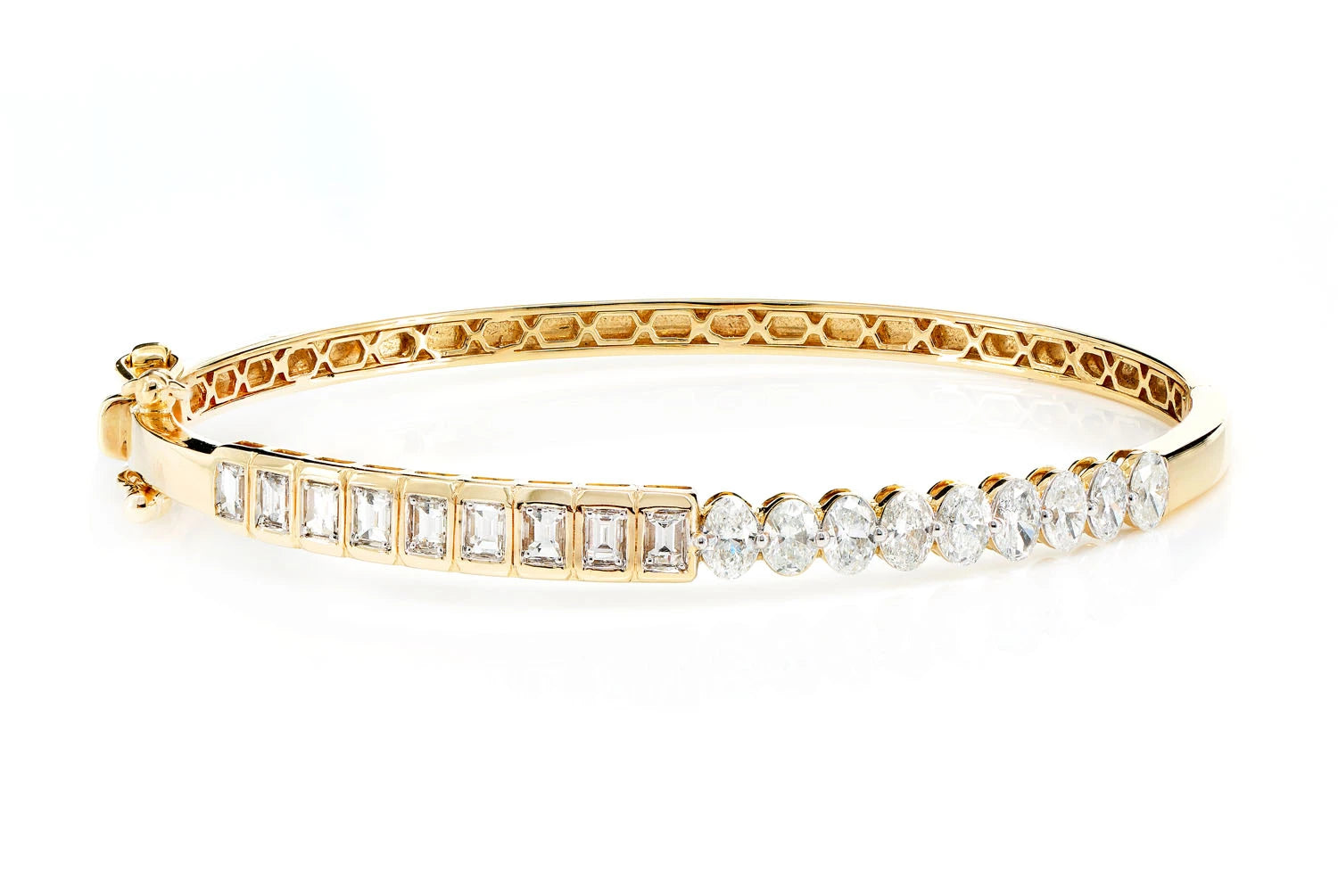 Erkals Jewellers Bezel Set Baguette And Oval Diamond Bangle Bracelet 18K Gold 1.85ctw