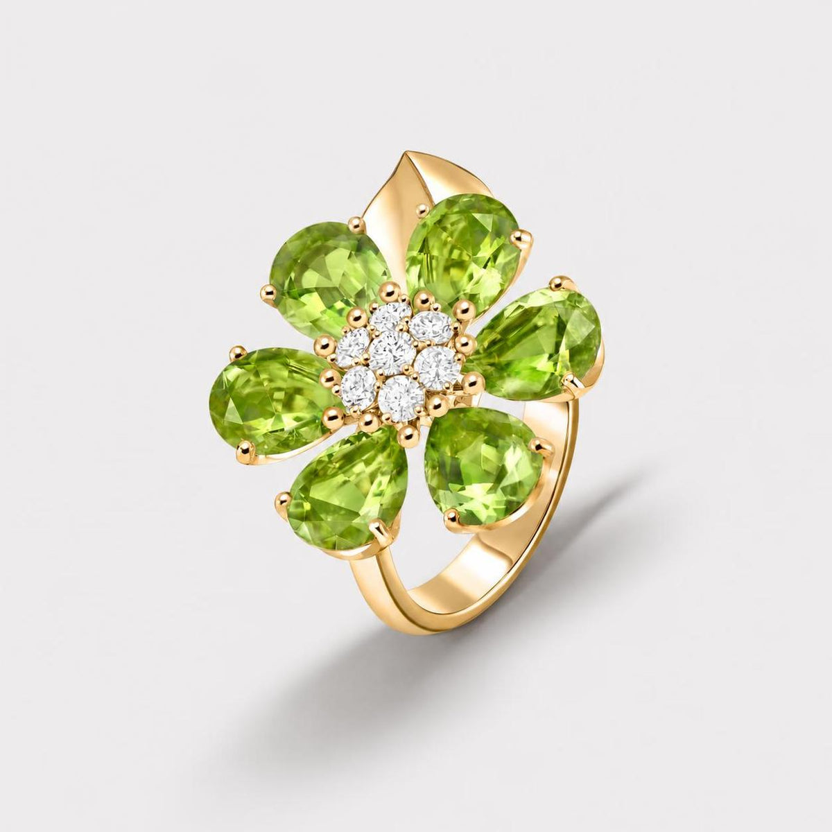 Van Cleef & Arpels Fleurs d'Hawaï Large Model Peridot Diamond Ring 18K Yellow Gold